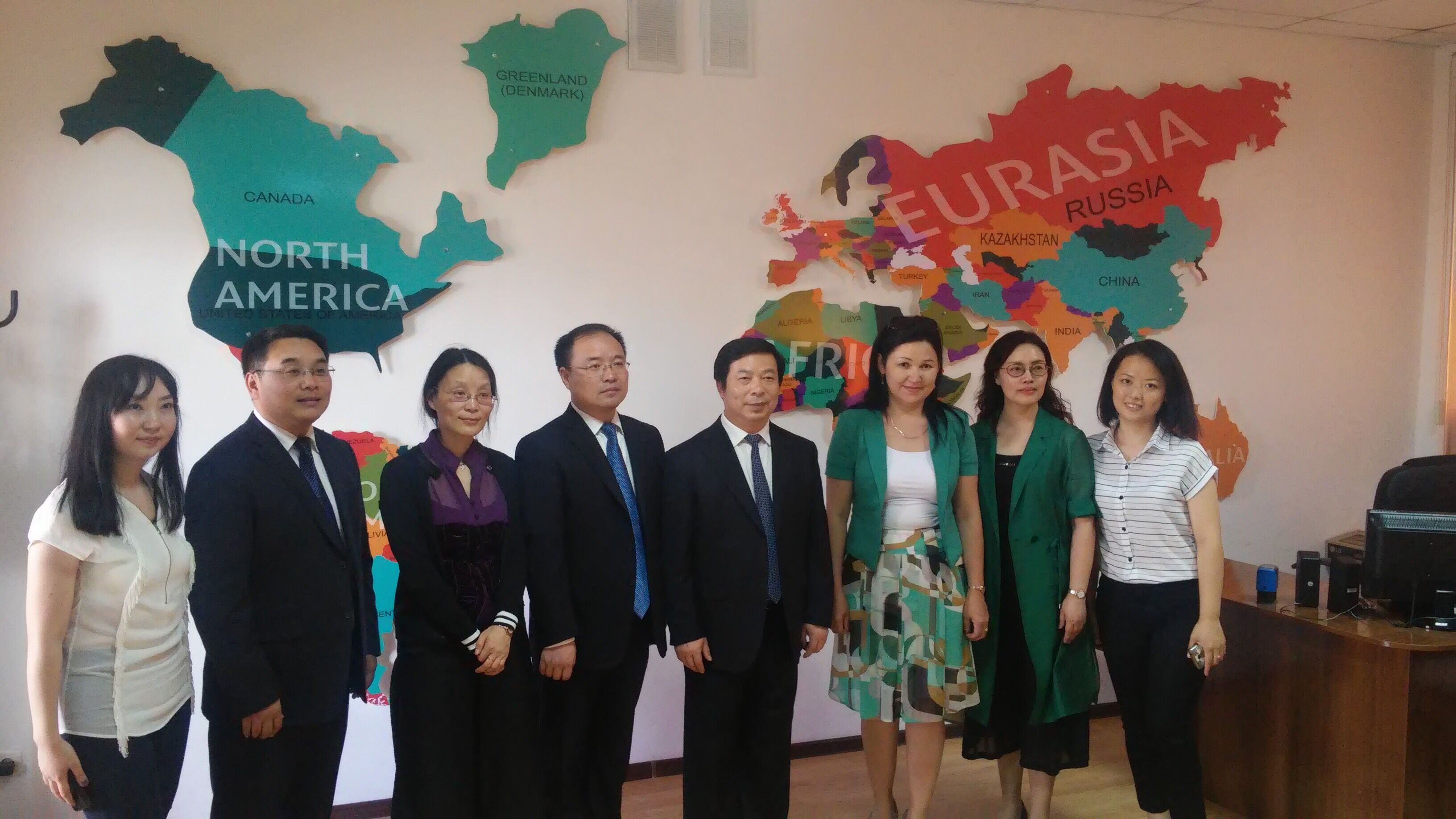 5 朱林生一行参观塔拉兹国立师范学院国际交流处.jpg